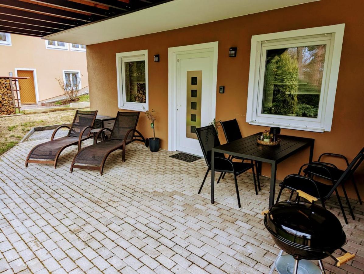 Ferienwohnung Jobst - Ruhig mit Blick ins Grüne Nittenau Exterior foto